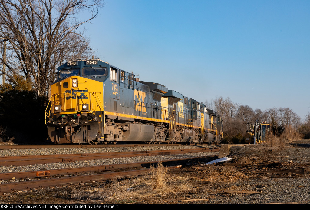 CSX 7043 heading for the Blue Ridge Tunnel